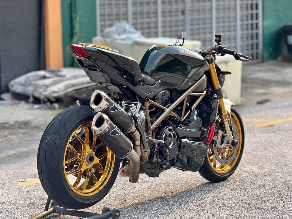 Ducati streetfighter v2 1098S