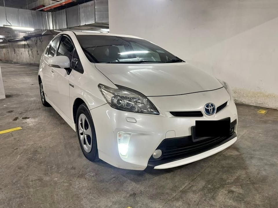 2012 Toyota prius 1.8 hybrid auto