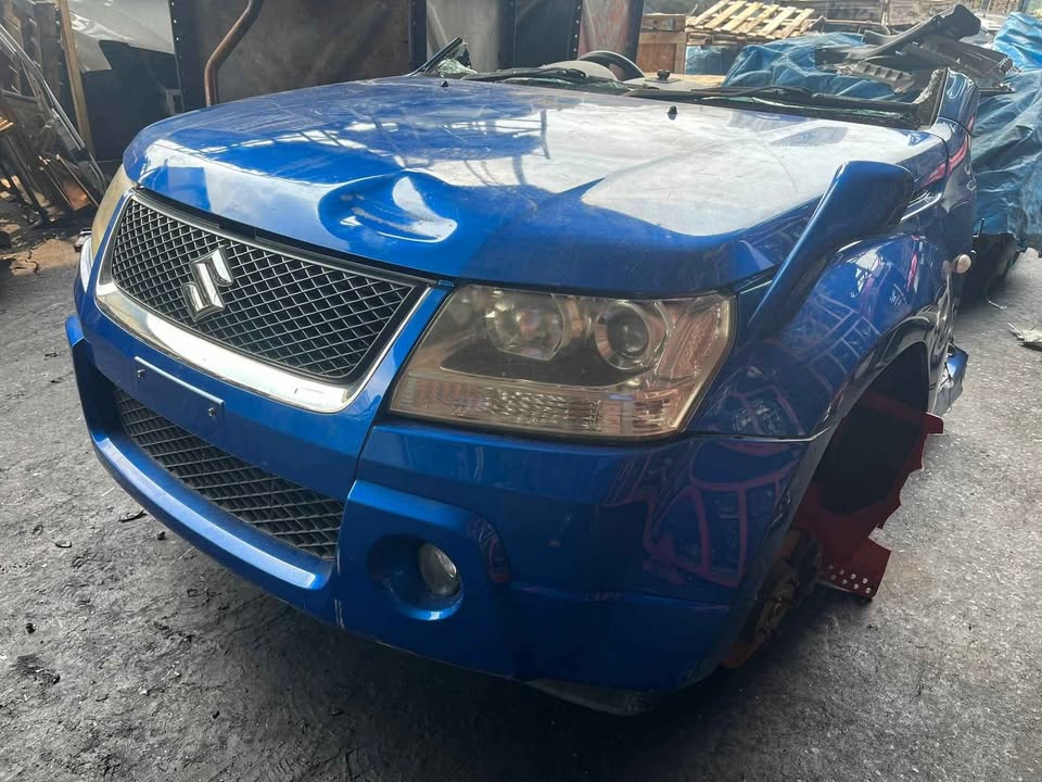 Suzuki grand vitara 2.0 4wd half cut for parts