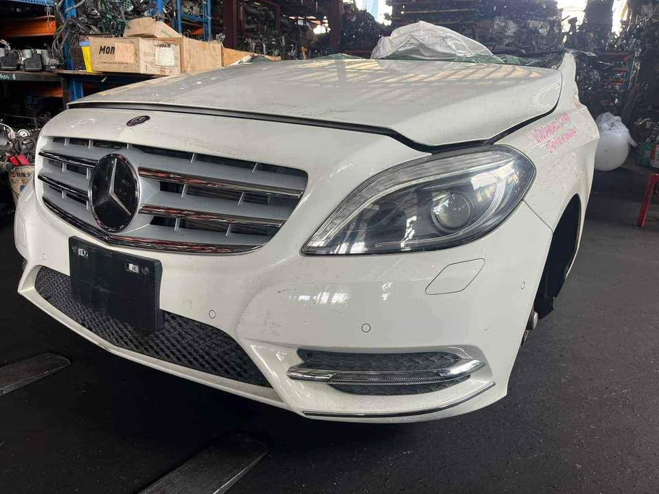 Benz W246 half cut for parts