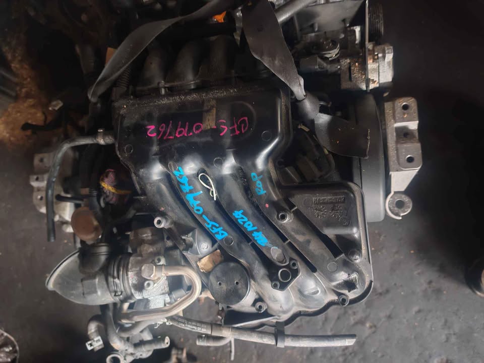 Volkswagen beetle 08y 1.6 engine complete gearbox for parts