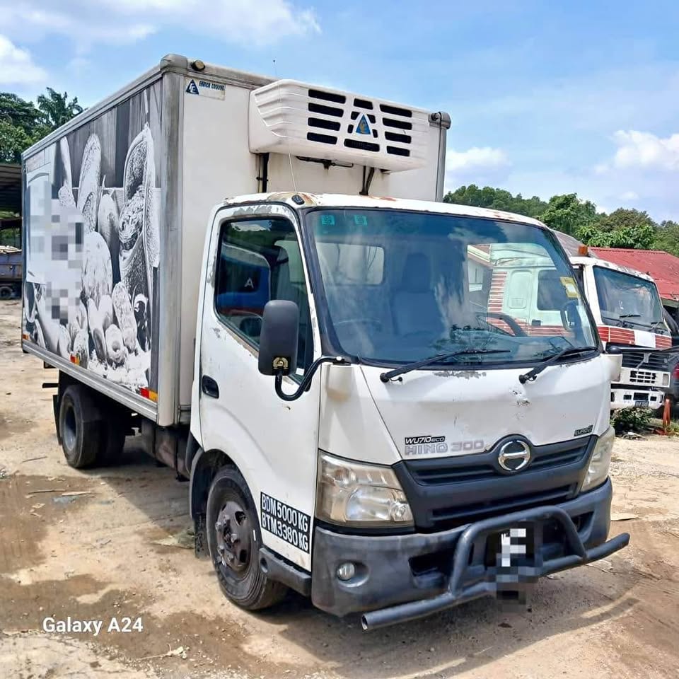HINO 300