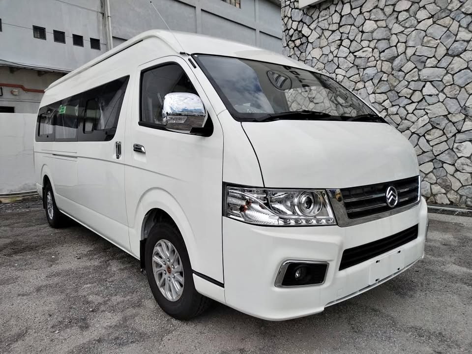 2025 New Golden Dragon x5 toyota dk5 engine 18 seater window van