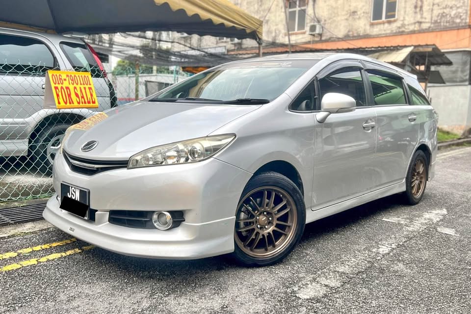 2014/2018 TOYOTA WISH 1.8 AUTO NEW FACELIFT (FULL LOAN BOLEH)