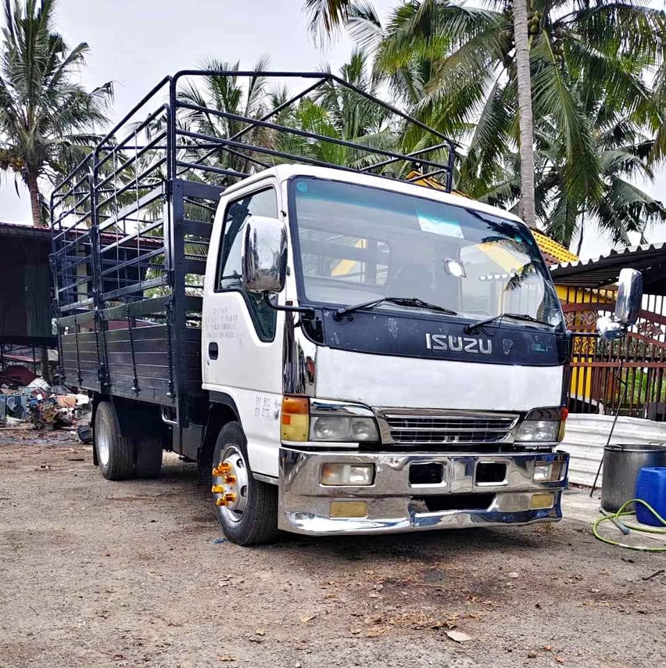 Lori Isuzu NPR72 no computer box 4985cc for sale
