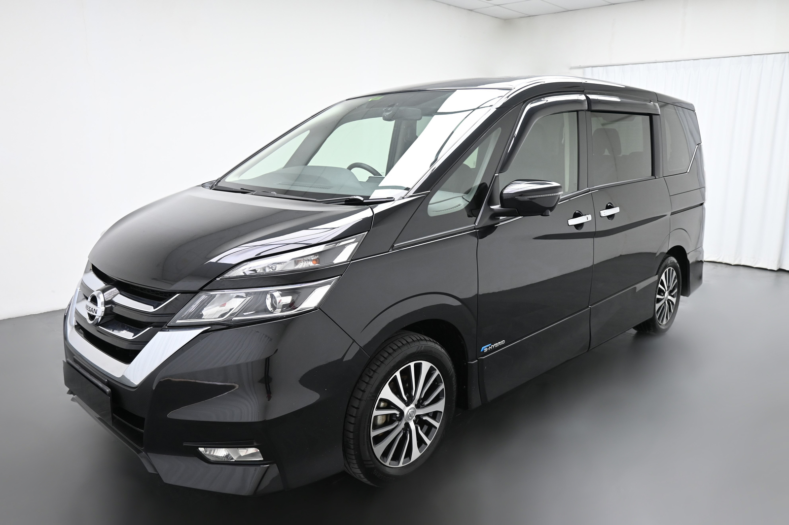 NISSAN SERENA 2.0L CVT HWS S-HEV