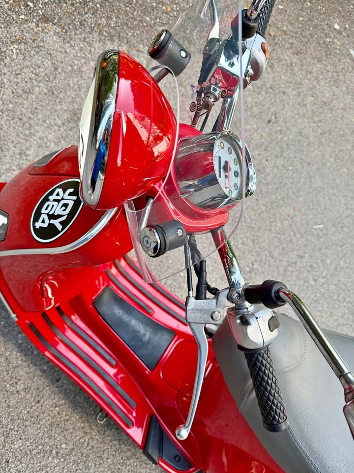 Limited Vespa LXV 150 ( with special no plate)