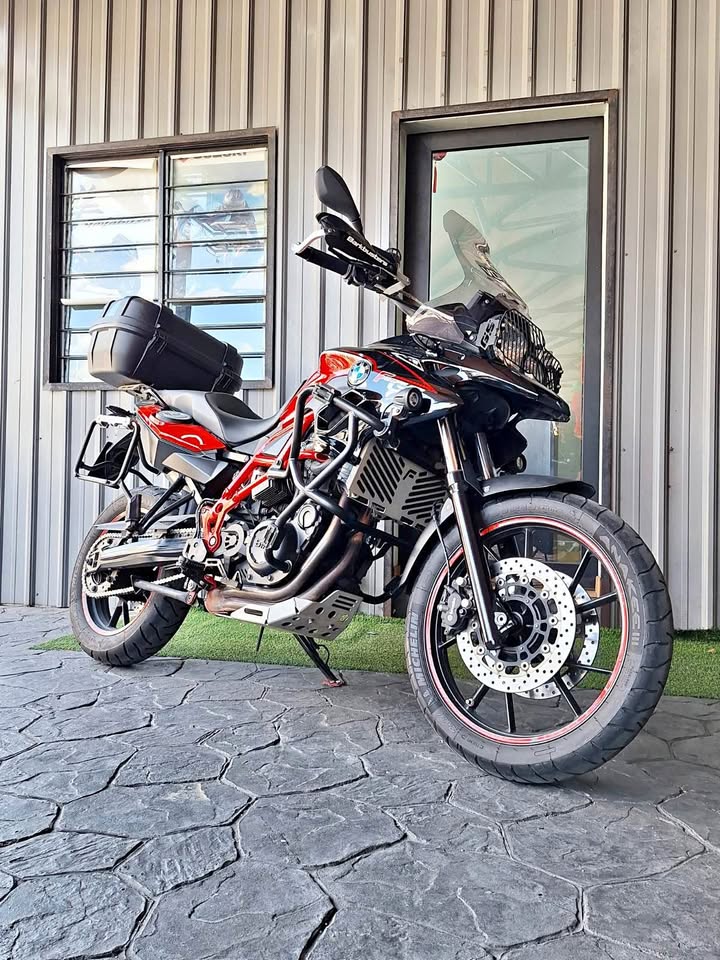 BMW F700GS