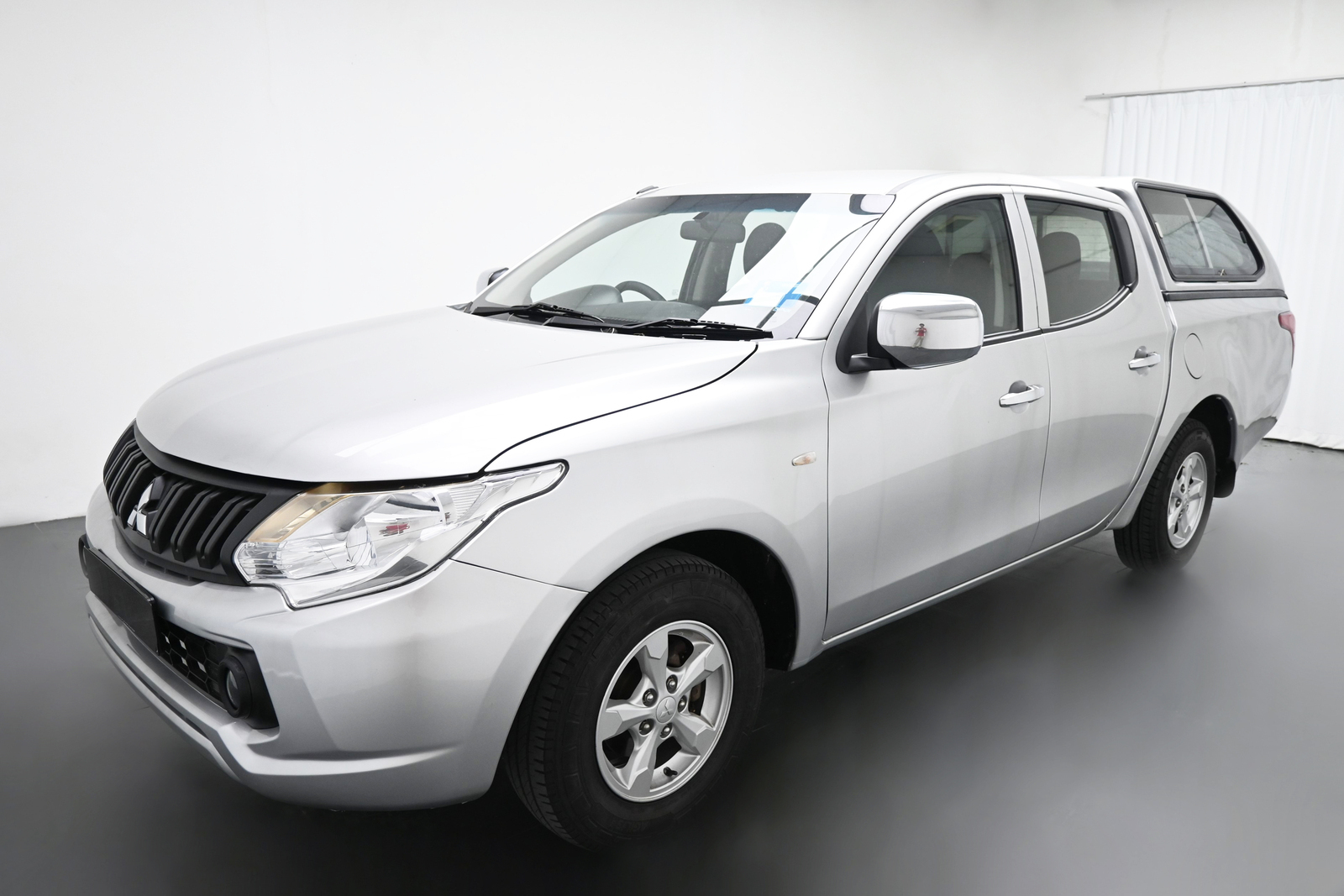 MITSUBISHI TRITON 2.5L LR 4X2 DC MT