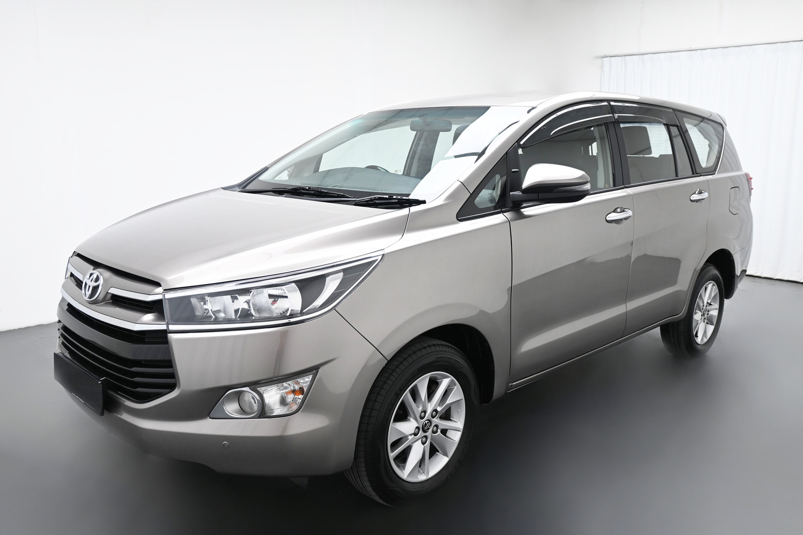 TOYOTA INNOVA 2.0G AT