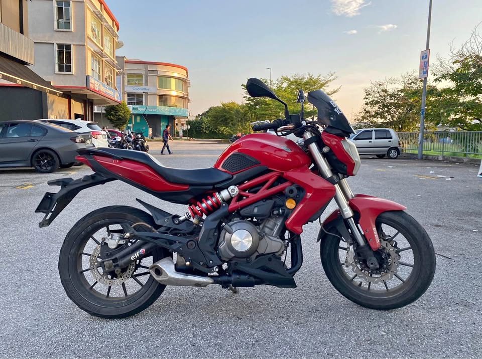 2015 Benelli TNT300 TNT 300 2 Slinder