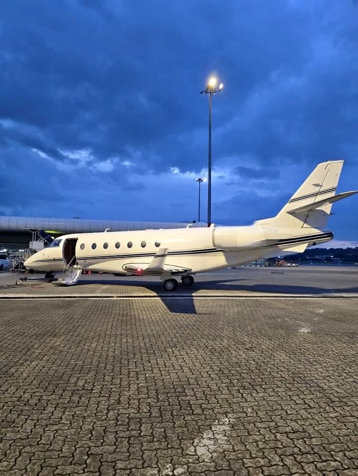 Private Jet for R33NT