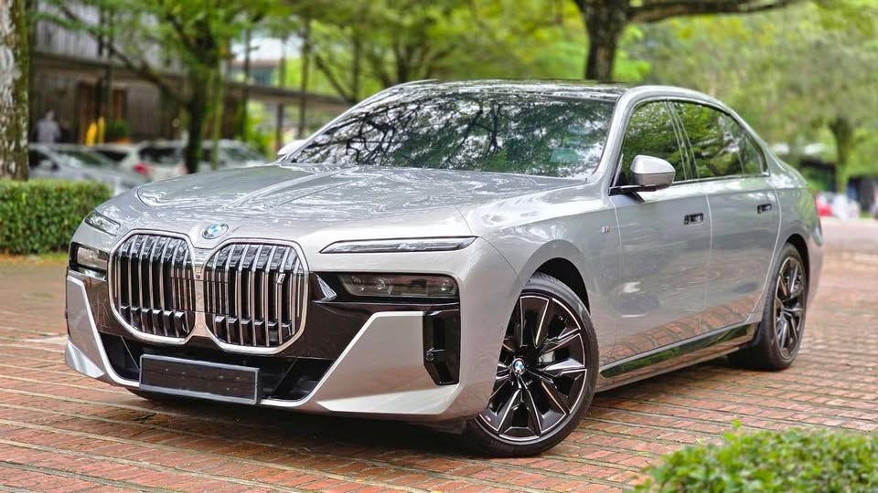 2023 BMW i7 xDrive60 M Sport EV,Mil 24K KM,Warranty Till 2028,Battery Till 2032,5 Yrs Free Service