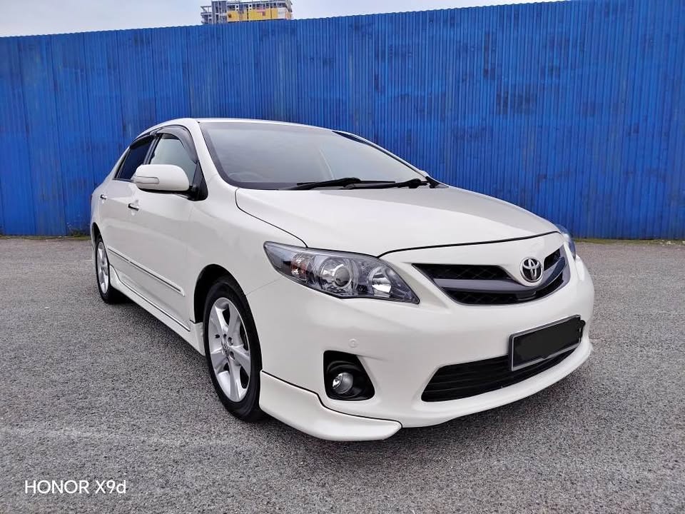 Toyota altis 2.0 auto V 2013