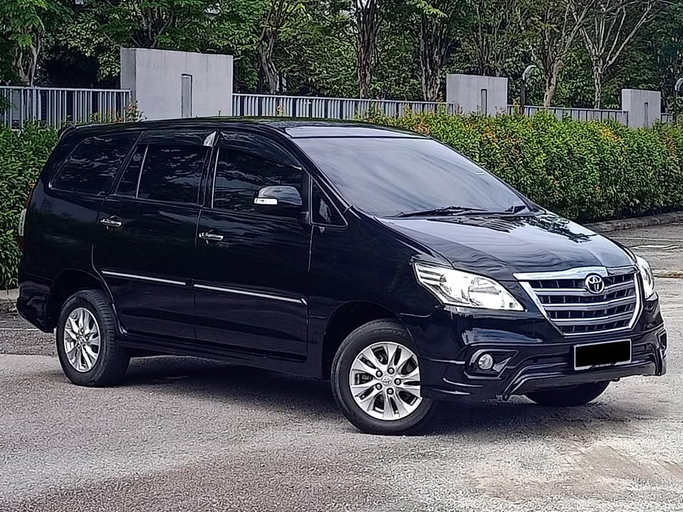 2014 Toyota innova  2.0 g-spec...