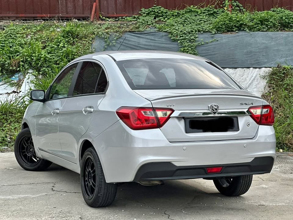 2018 Proton saga 1.3 auto premium  senang loan murah bln !!!