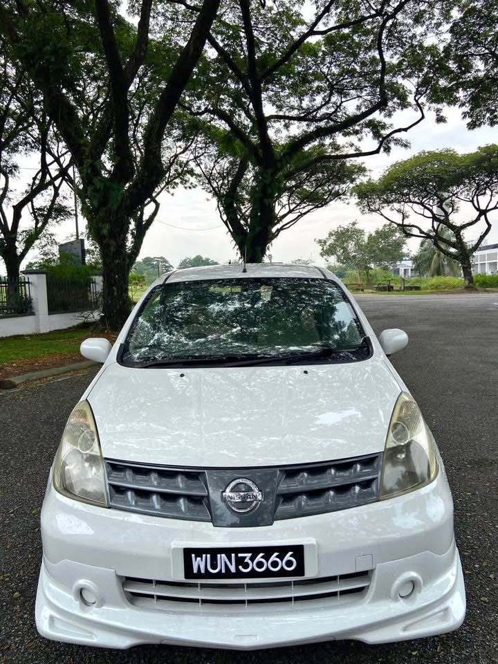 Nissan grand lavina 1.6 auto