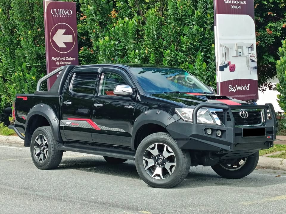 2015 Toyota hilux 2.5  g-spec (a)