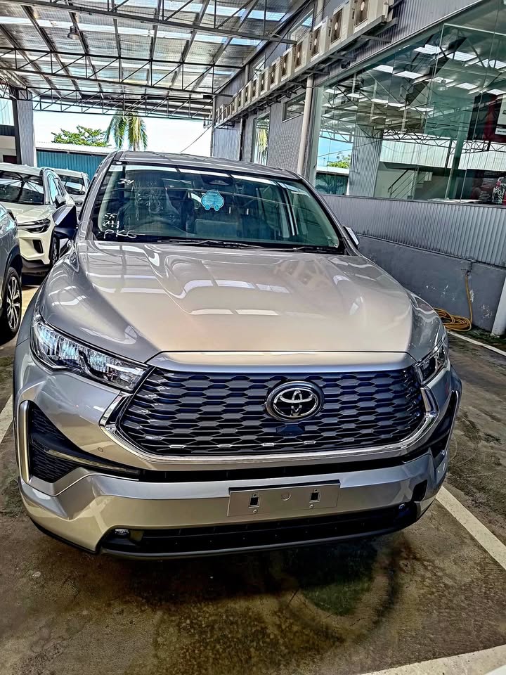 2026 Toyota innova zenix 2.0 v