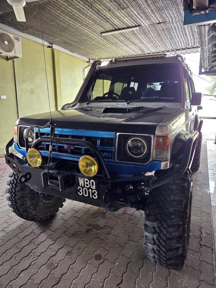 Mitsubishi pajero wagon lo47 2.5 diesel turbo (auto)