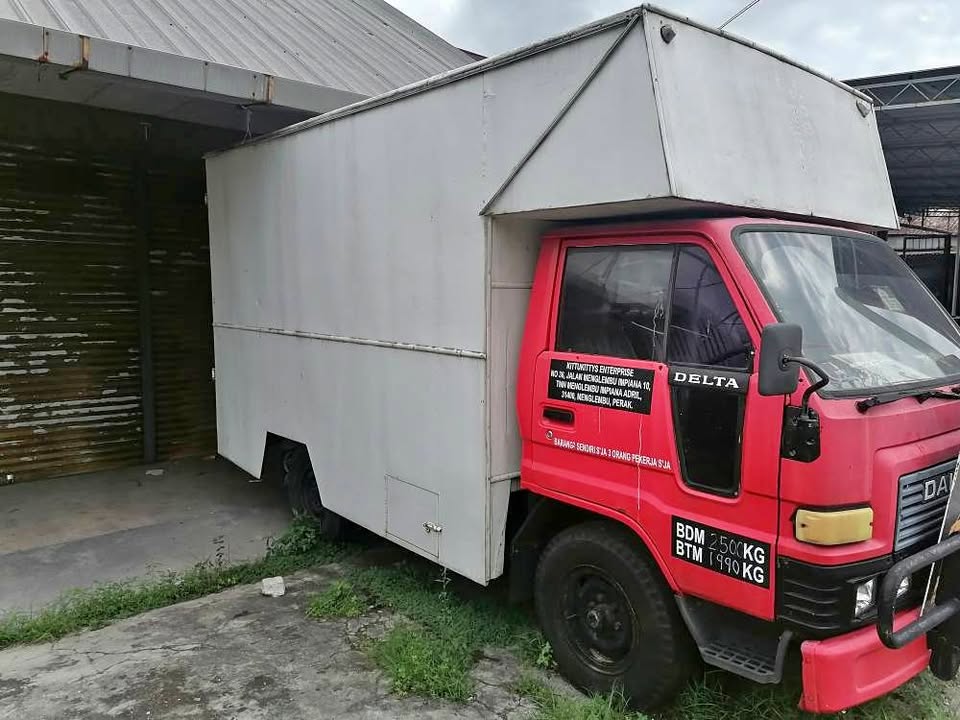 For sale Lori 1ton box