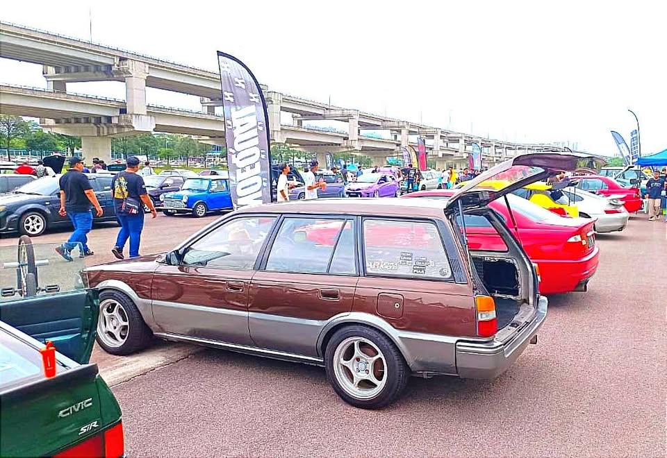 Toyota SE wagon 1.6 Blacktop auto