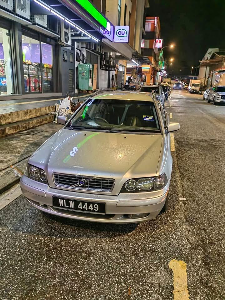 Urgent Sale 2004 Volvo V40 2.0 Turbo Wagon PUSPAKOM INSPECTION on 28/01/26