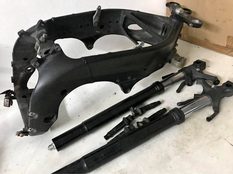 R1 2006 z800 2014 Cbr600rr Pc40 Cbr1000rr Sc59 S1000rr 2013 Rsv4 Superbike Spare Parts For Sale