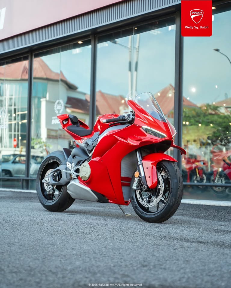 2025 2025 ducati panigale v4 7g