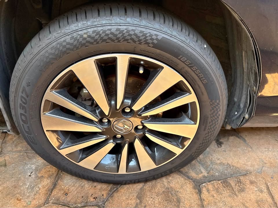 TRADE IN ACCESSORIES HONDA CITY - TYRES & LEATHER SEATS
