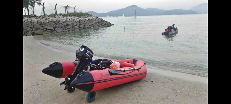 inflatable boat 330 0.9