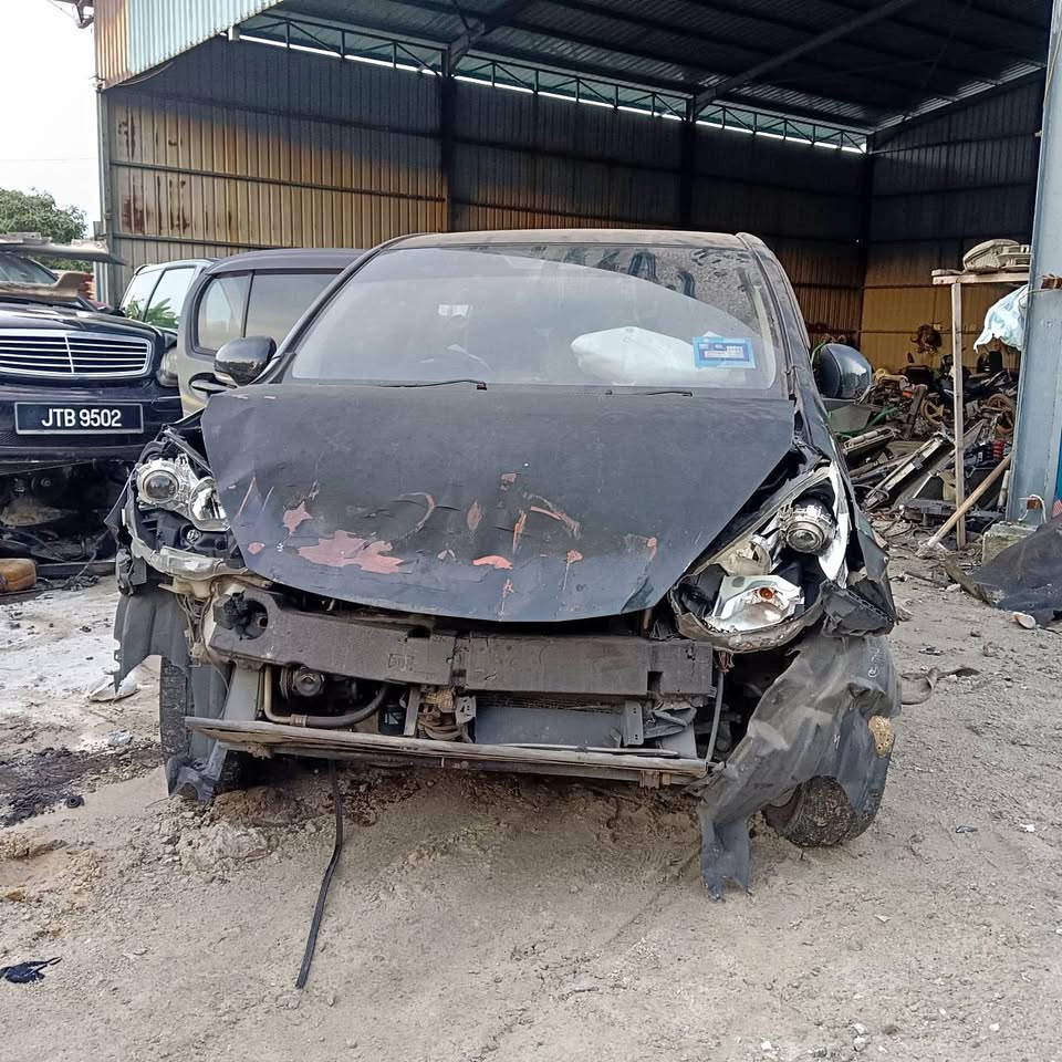 Myvi 1.3 auto 2011 Tahun spare part available